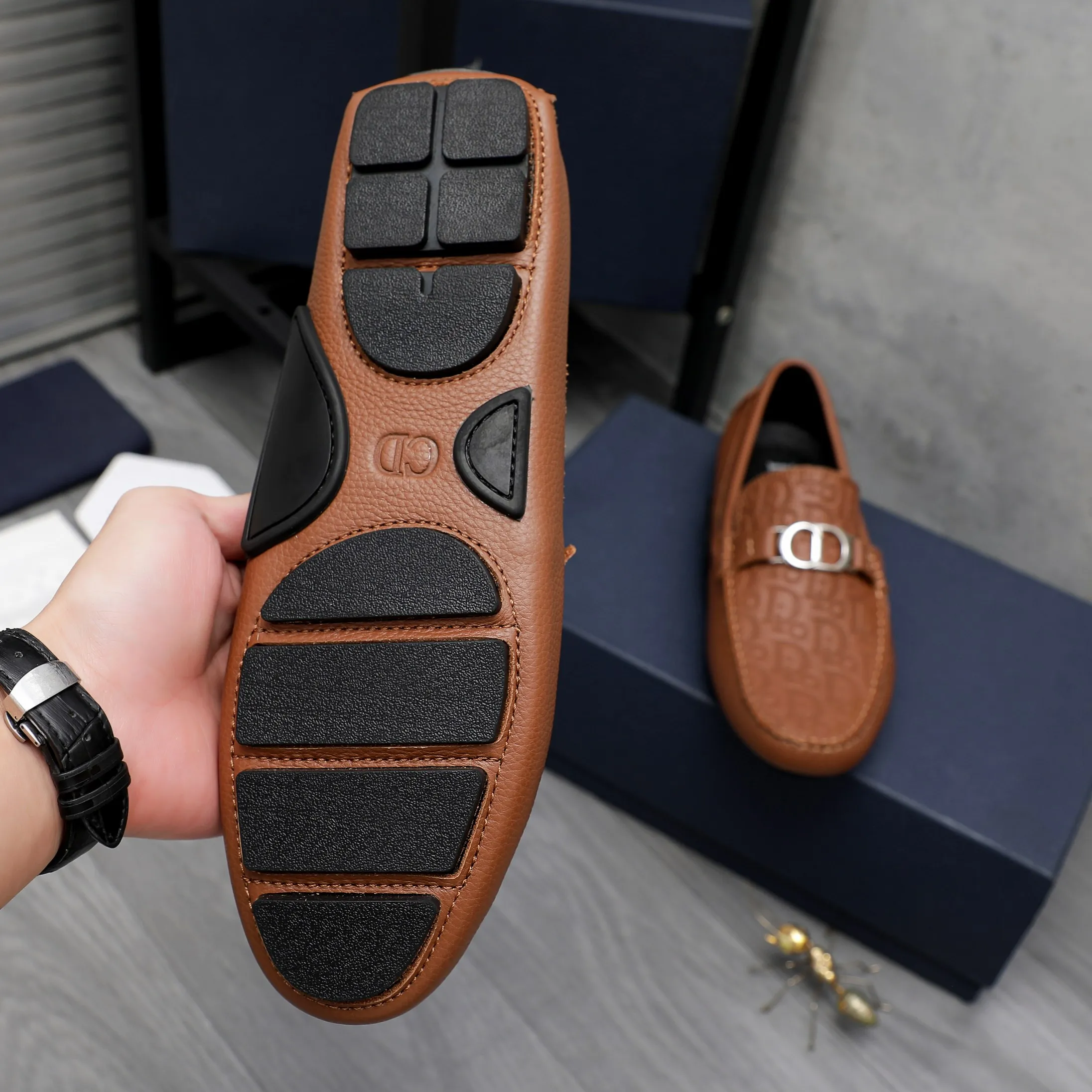 Men's shoes 💰400 Product trademark: Dior "Dior" casual slip-on shoes Regular size: 38-45 (45 is custom-made and non-returnable) Product materials: Selected cowhide embossed upper, pigskin lining, rubber outsole